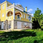Kalielaia Vilă *